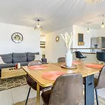Homey Chloe - New - Parking Gratuit - Balcon Prive - Proche Geneve *