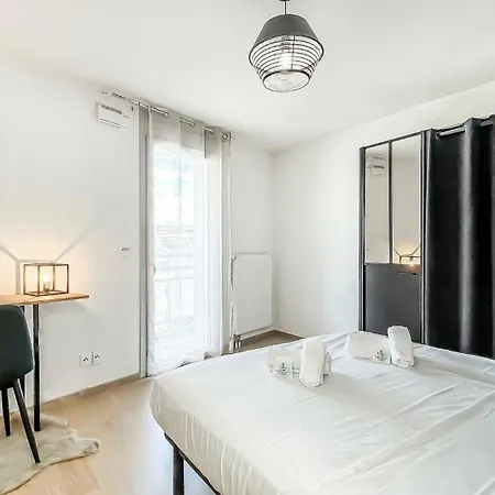 Homey Chloe - New - Parking Gratuit - Balcon Prive - Proche Geneve *